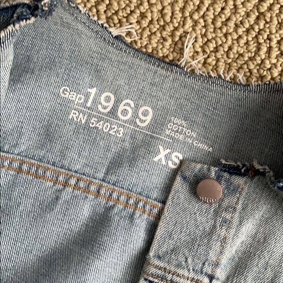 Gap ladies jean jacket size XS - Picture 2 of 4